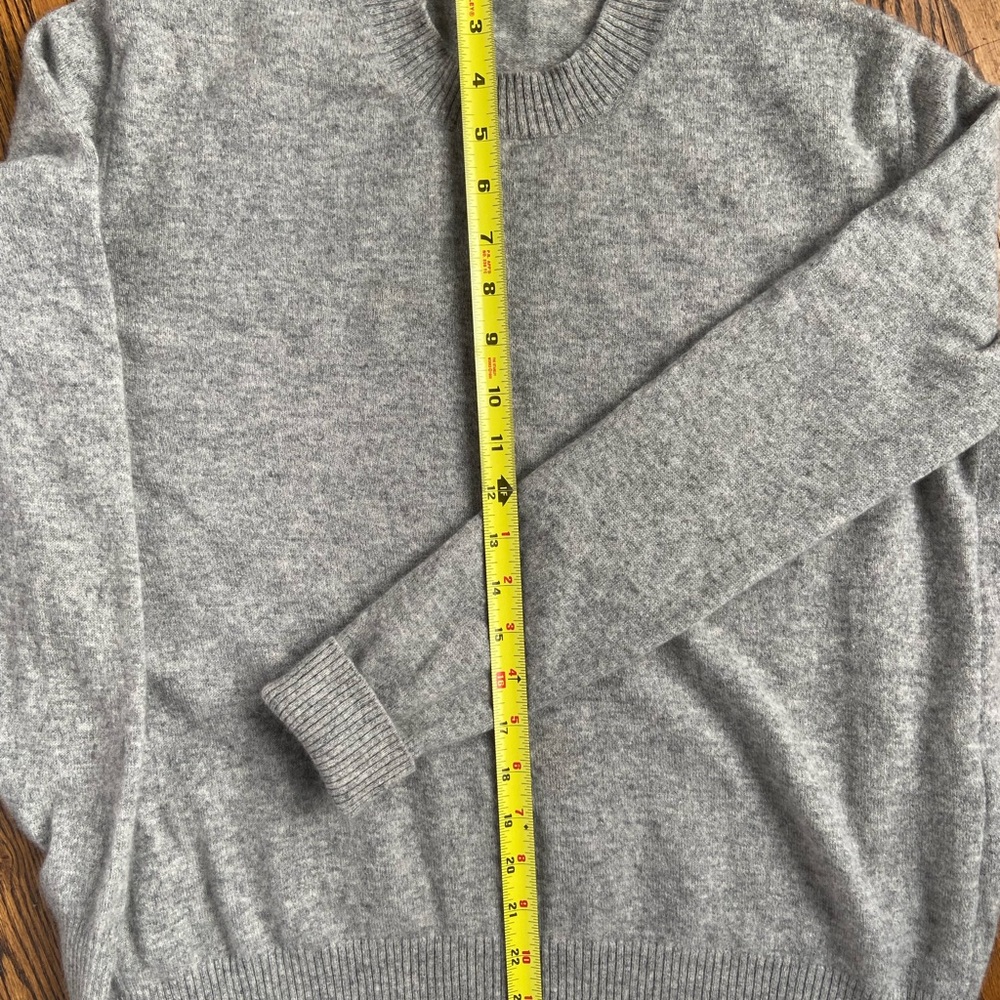 Vince. 100% Cashmere. Mint. - Picture 2 of 4